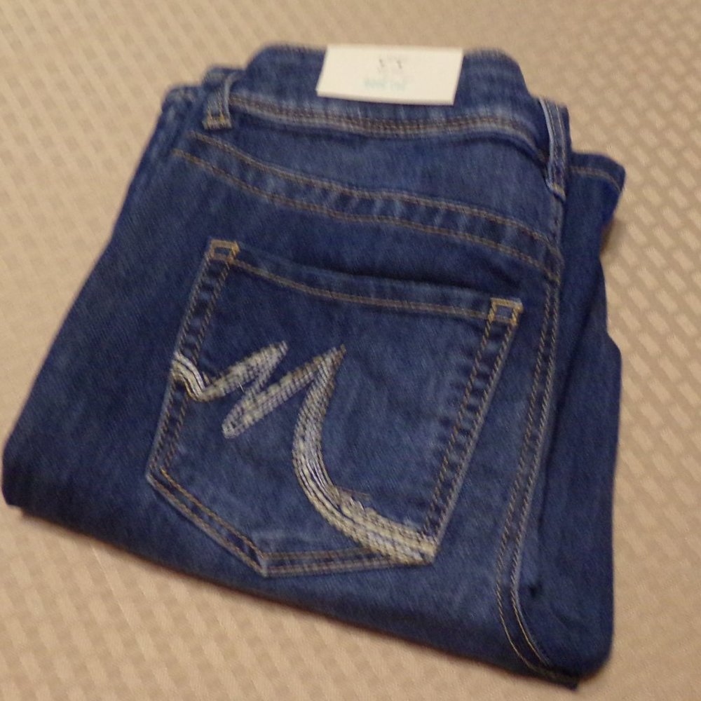 New! Maurices SIZE 2 SHORT ~ Boot Cut Jeans NWT